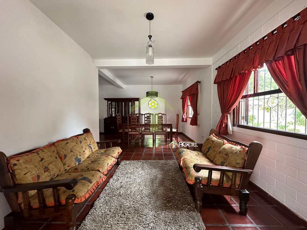 Chácara em Embu-Guaçu, no bairro Val Flor