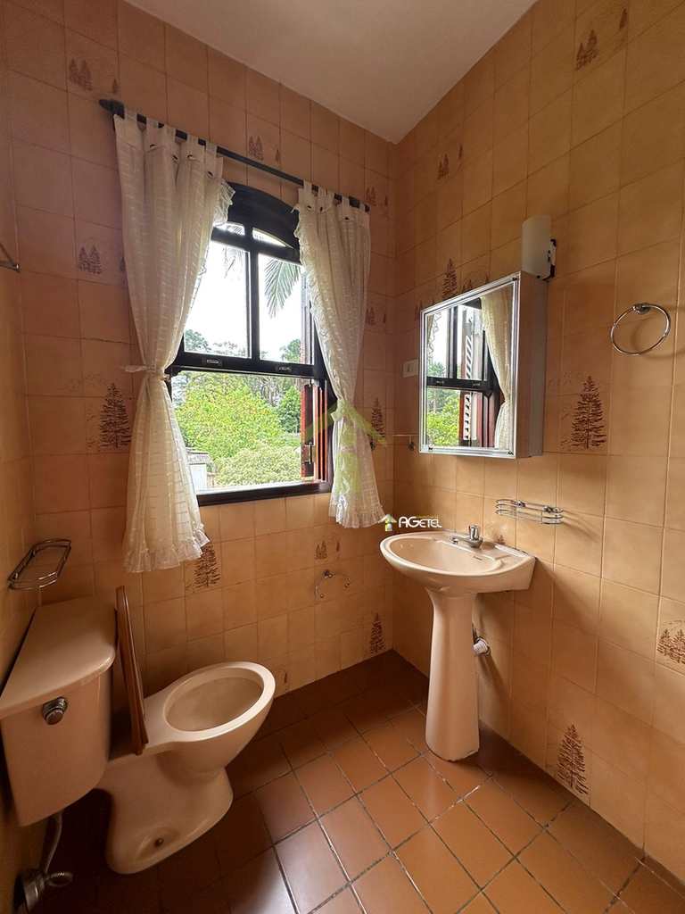 Chácara em Embu-Guaçu, no bairro Val Flor