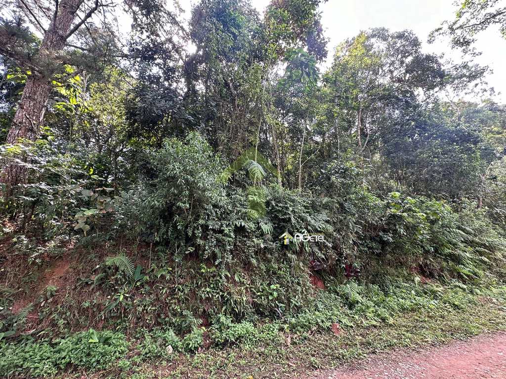 Terreno em Embu-Guaçu, no bairro Manacás