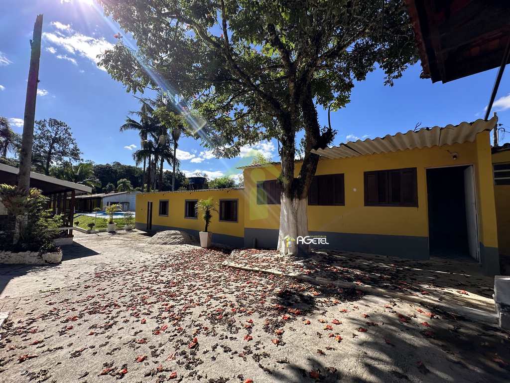 Chácara em Embu-Guaçu, no bairro Val Flor