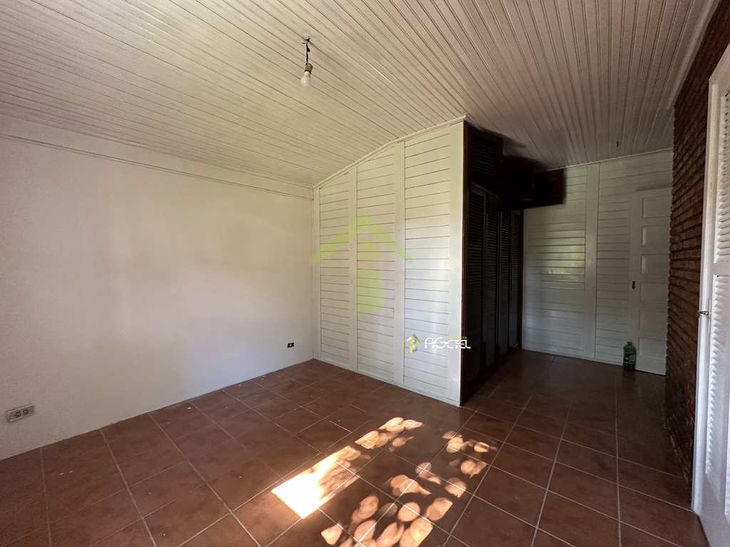 Chácara em Embu-Guaçu, no bairro Val Flor