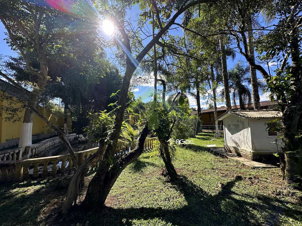 Chácara em Embu-Guaçu, no bairro Val Flor