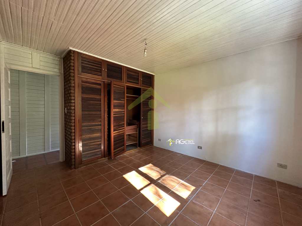Chácara em Embu-Guaçu, no bairro Val Flor