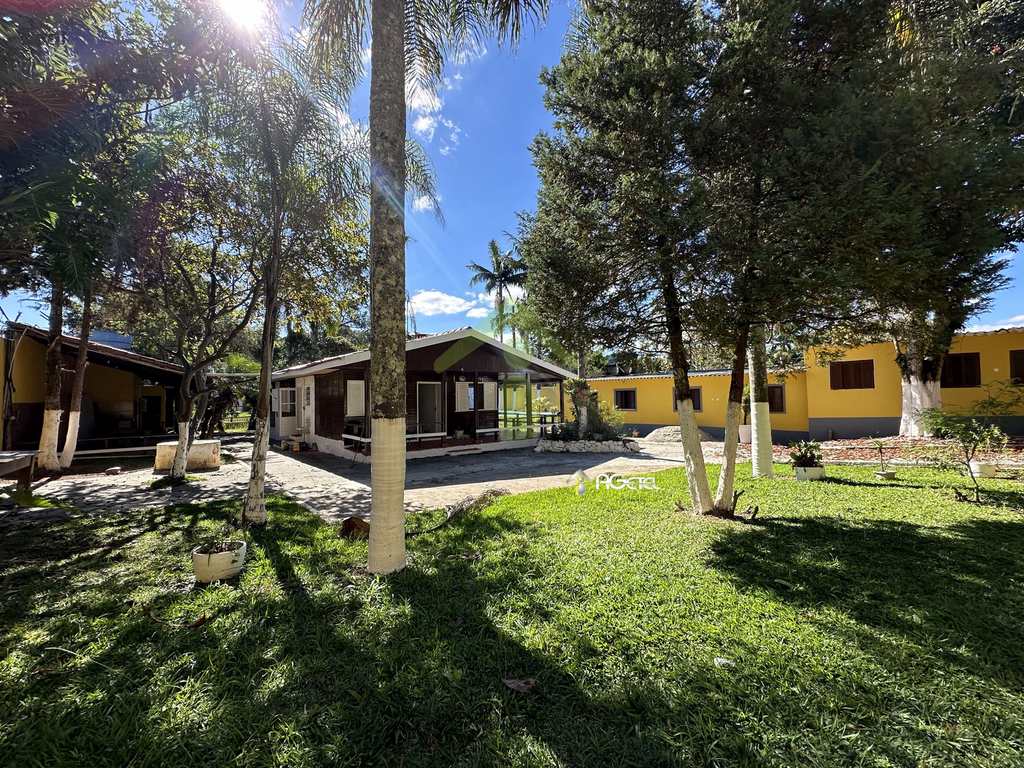 Chácara em Embu-Guaçu, no bairro Val Flor