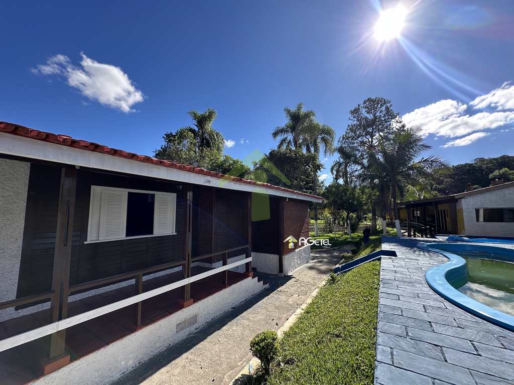 Chácara em Embu-Guaçu, no bairro Val Flor