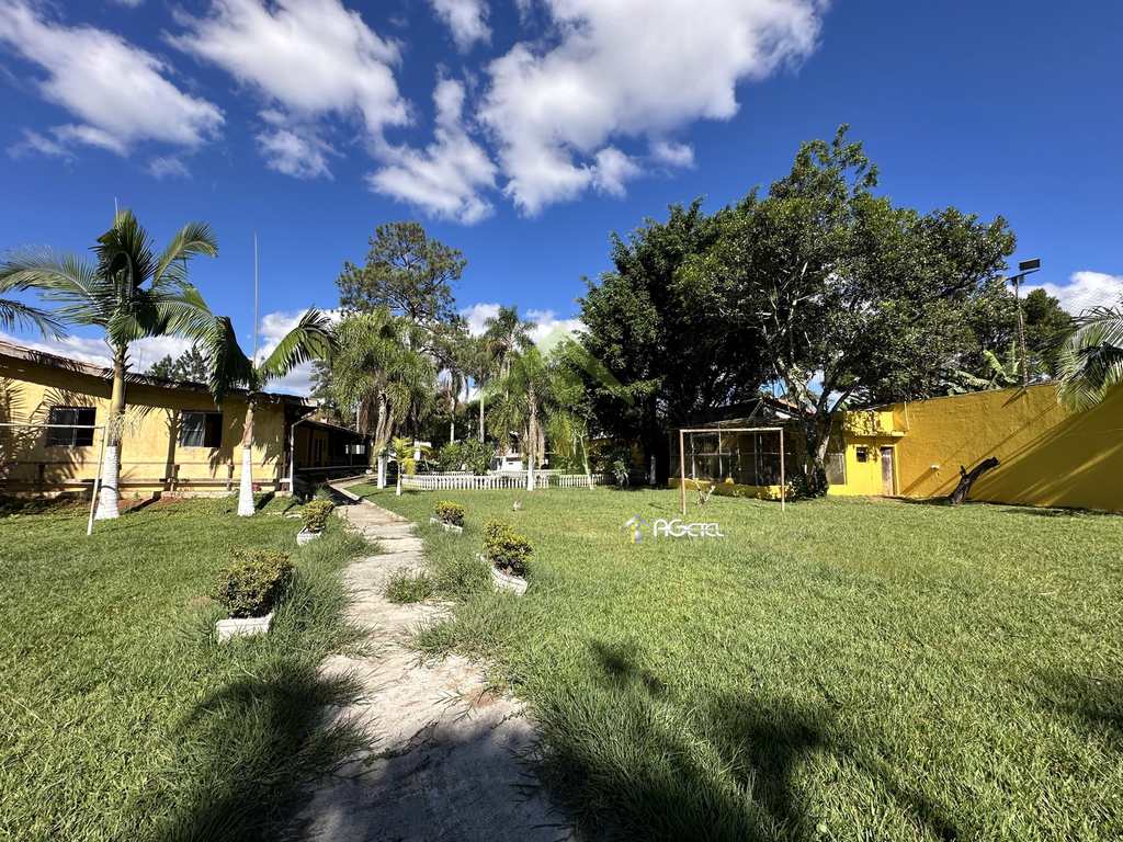 Chácara em Embu-Guaçu, no bairro Val Flor