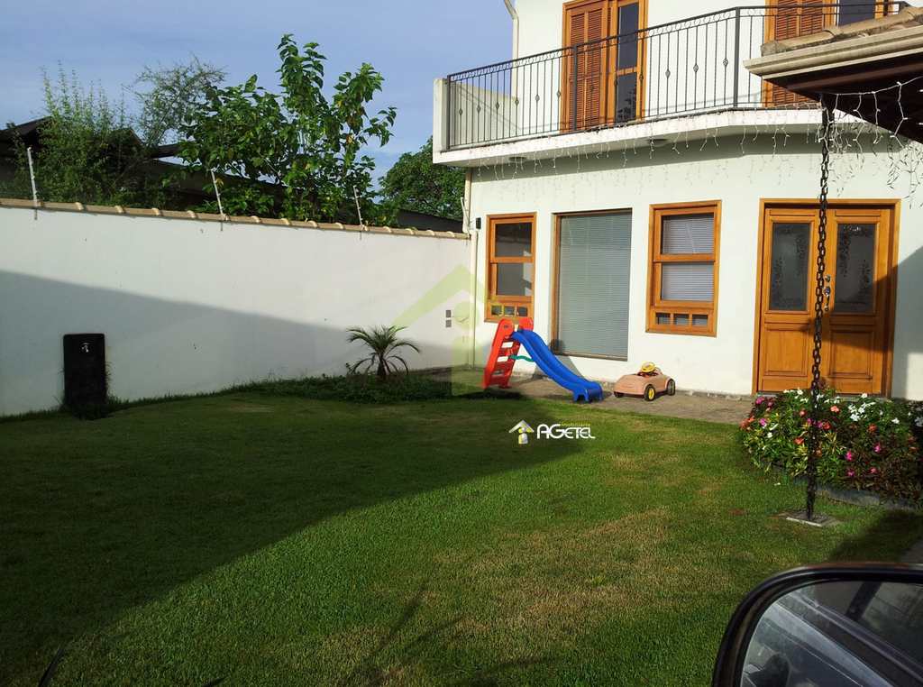 Sobrado Comercial em Embu-Guaçu, no bairro Centro