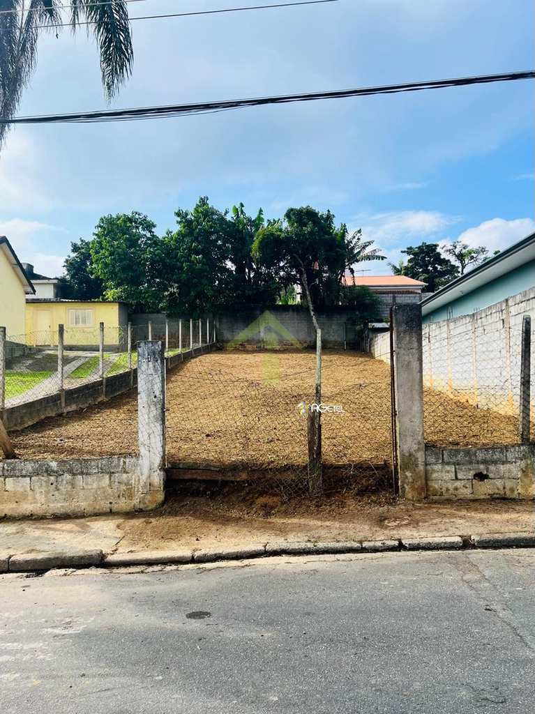 Terreno em Embu-Guaçu, no bairro Centro