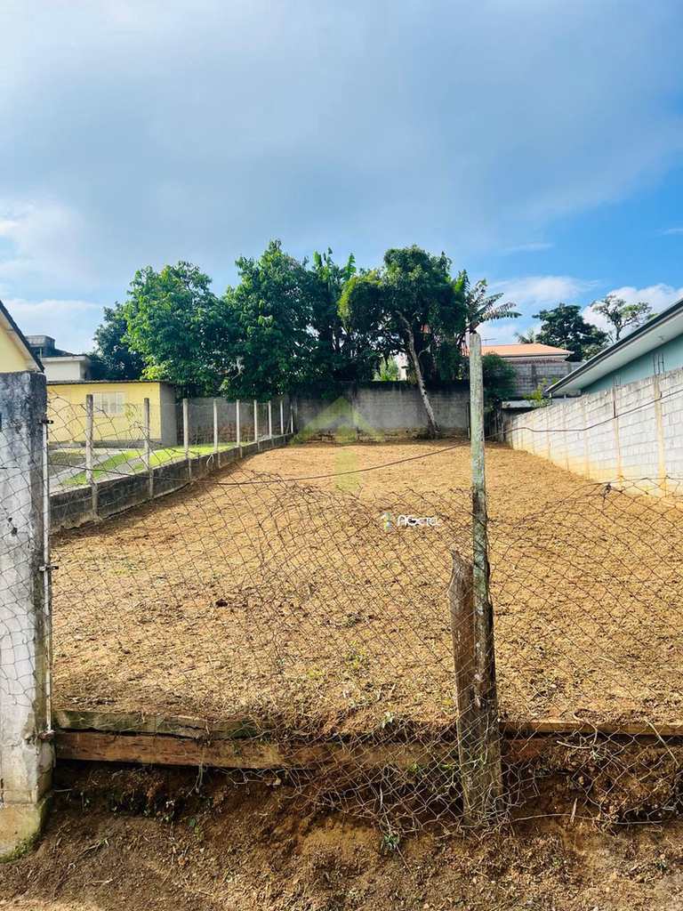Terreno em Embu-Guaçu, no bairro Centro