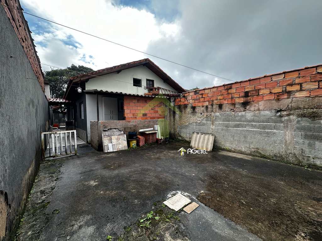Casa em Embu-Guaçu, no bairro Chácara São José