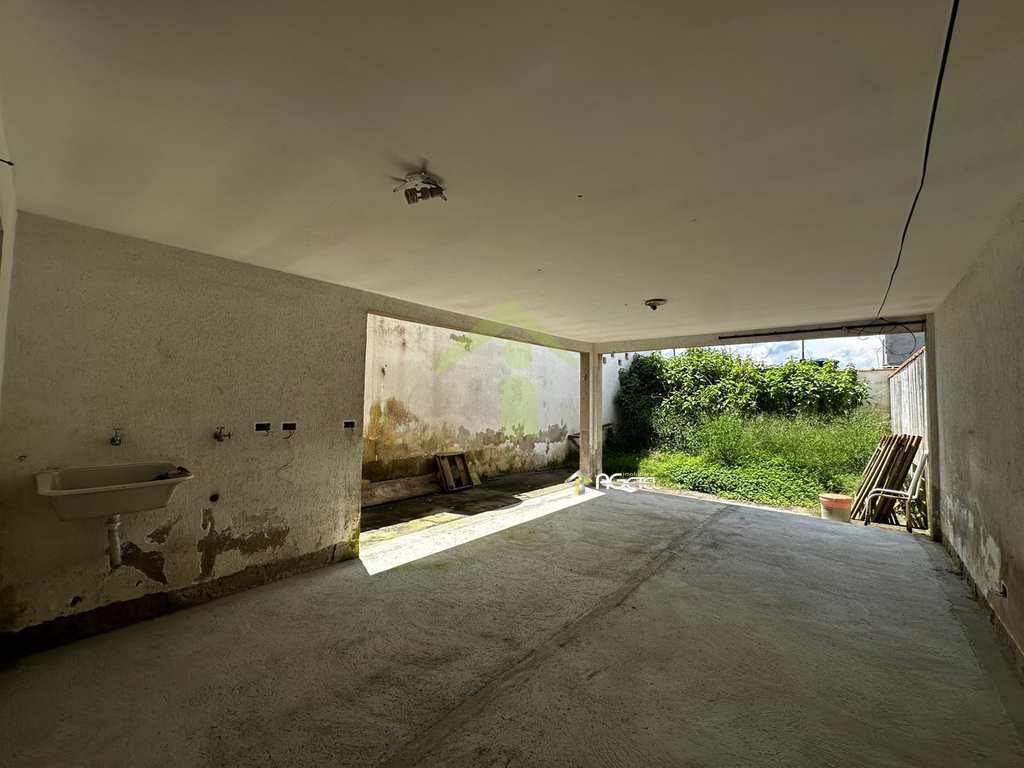 Casa em Embu-Guaçu, no bairro Jardim Emília
