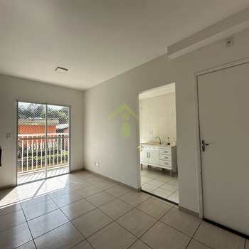 Apartamento em Embu-Guaçu, bairro Centro
