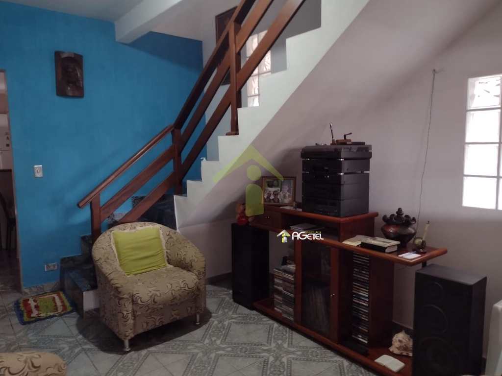 Sobrado em Embu-Guaçu, no bairro Filipinho