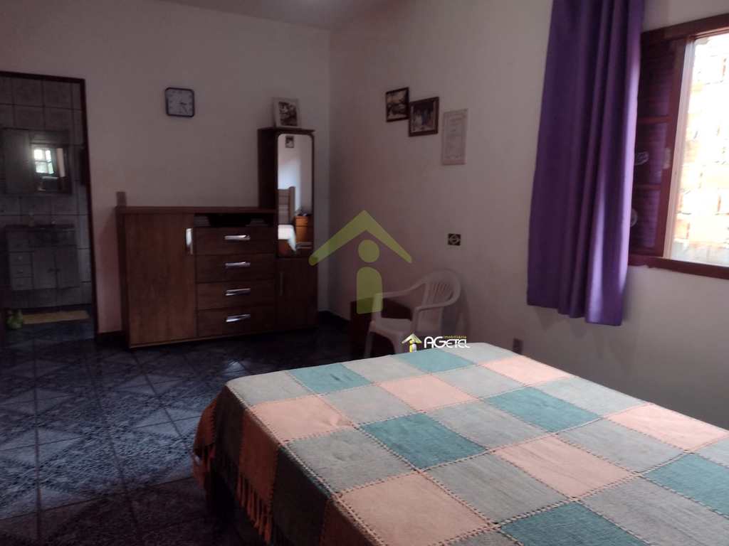 Sobrado em Embu-Guaçu, no bairro Filipinho