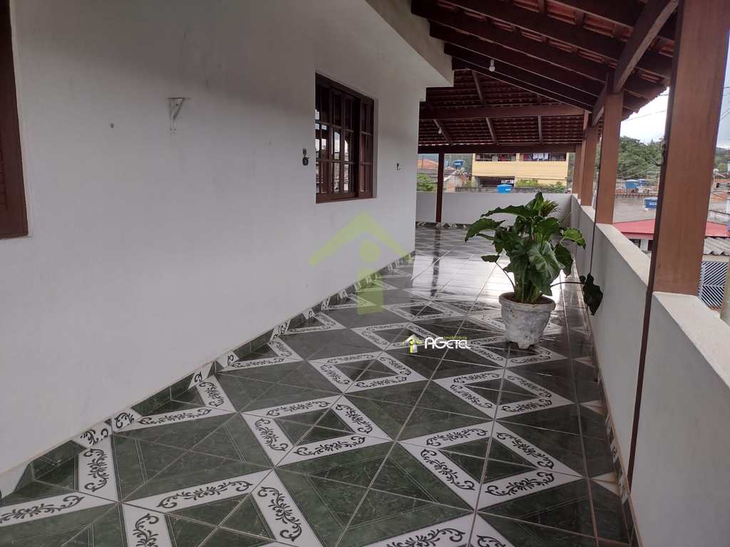 Sobrado em Embu-Guaçu, no bairro Filipinho