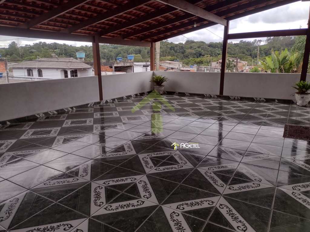 Sobrado em Embu-Guaçu, no bairro Filipinho