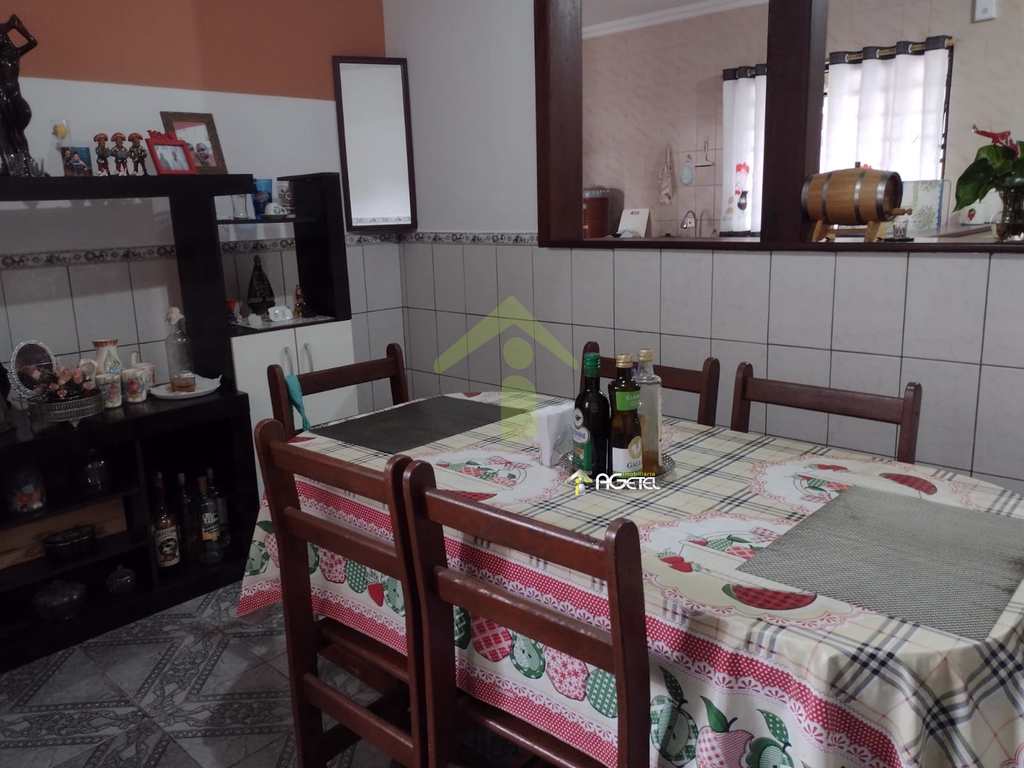Sobrado em Embu-Guaçu, no bairro Filipinho