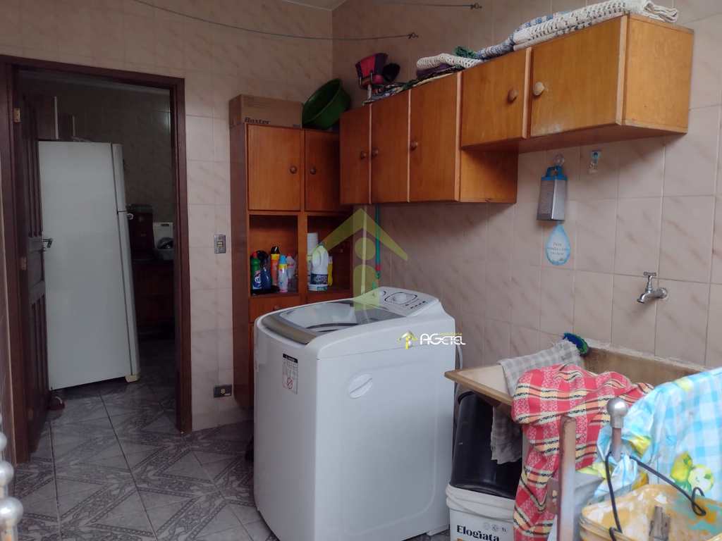 Sobrado em Embu-Guaçu, no bairro Filipinho