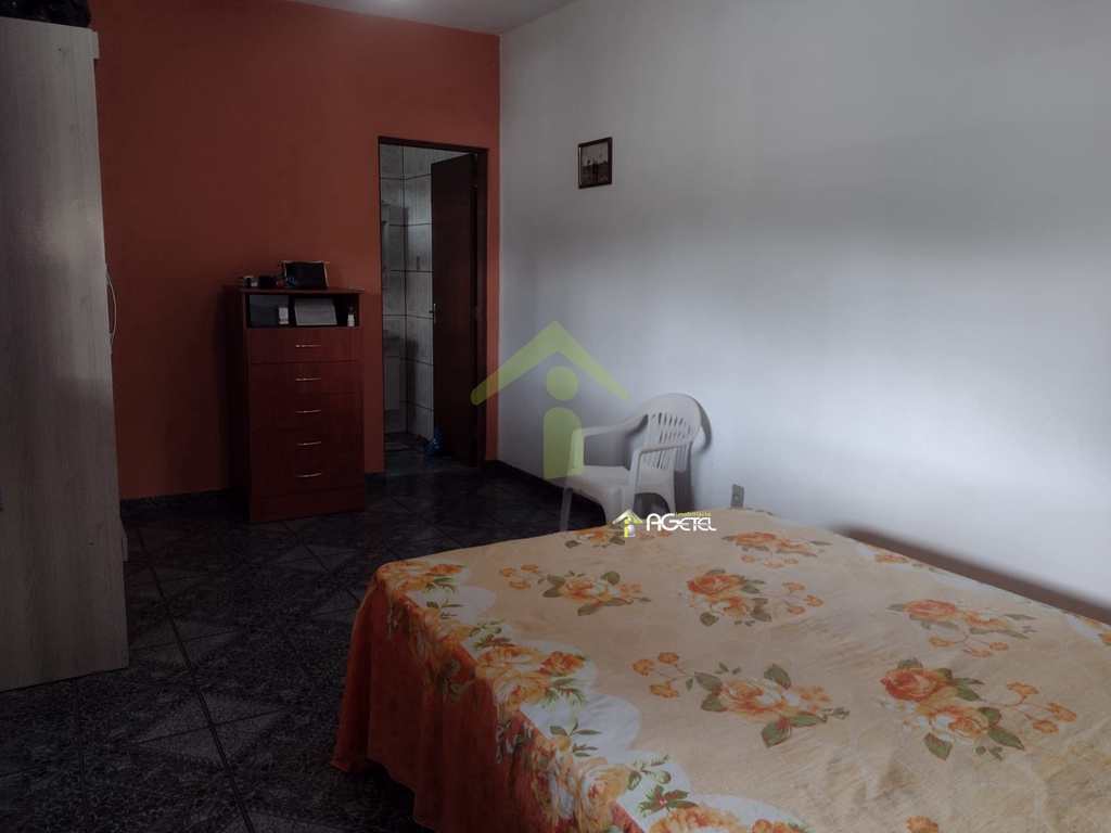 Sobrado em Embu-Guaçu, no bairro Filipinho