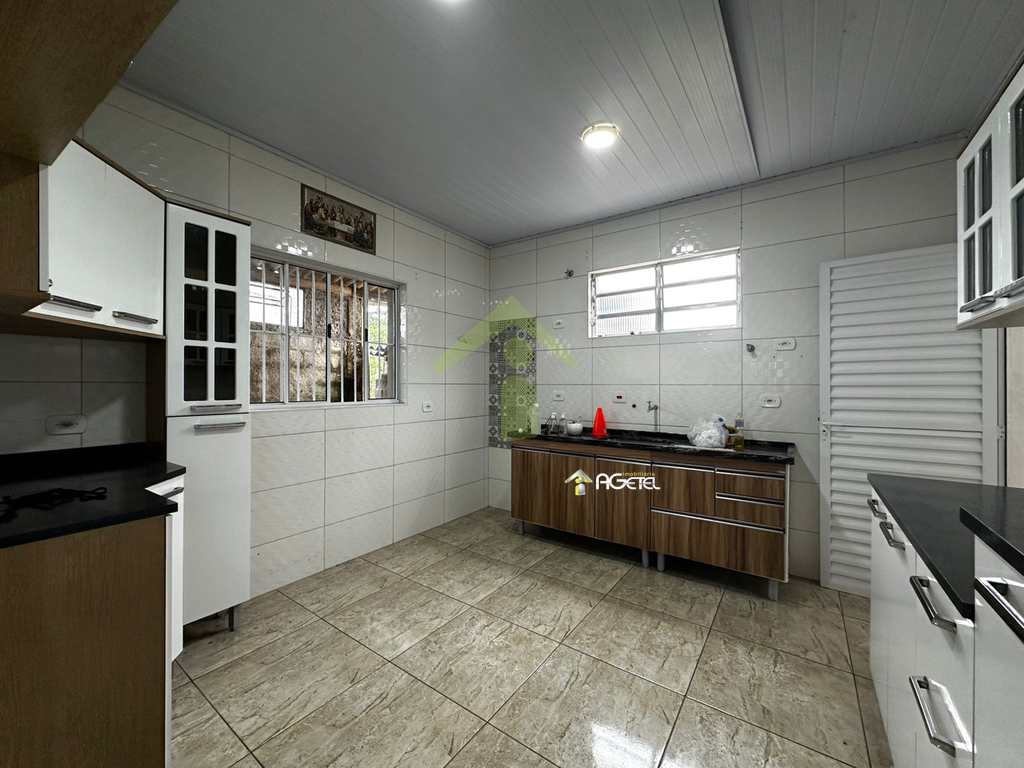 Casa em Embu-Guaçu, no bairro Jardim Emília