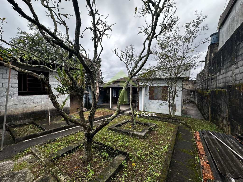 Casa em Embu-Guaçu, no bairro Jardim Emília