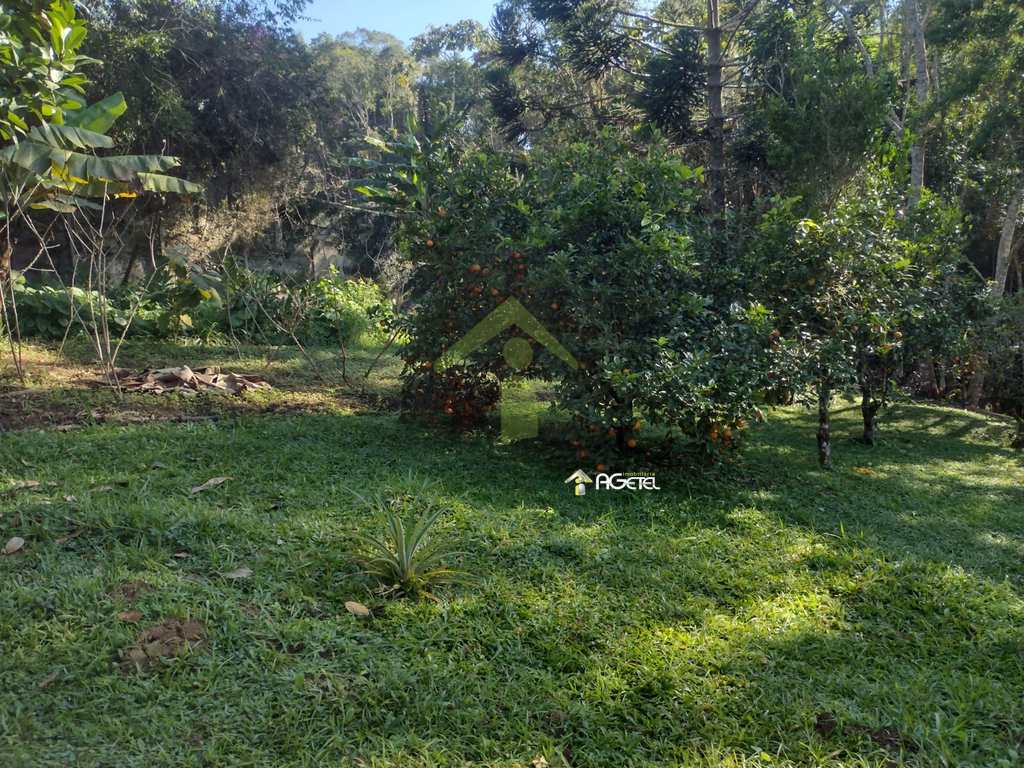 Terreno em Embu-Guaçu, no bairro 3 Pirâmides