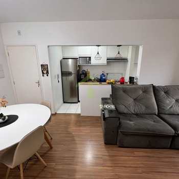 Apartamento em Embu-Guaçu, bairro Centro