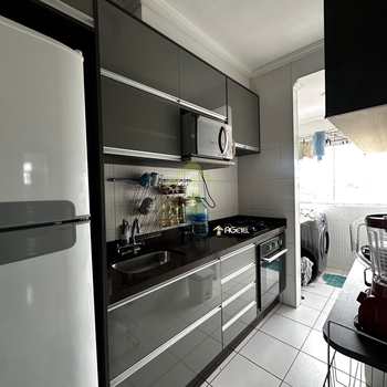 Apartamento em Embu-Guaçu, bairro Centro