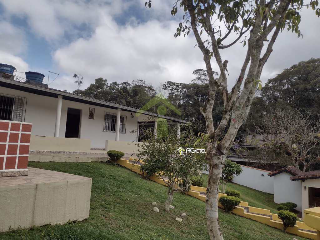 Chácara em Embu-Guaçu, no bairro Samambaia