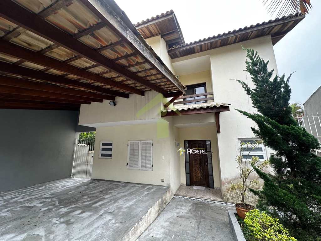 Sobrado de Condomínio em Itapecerica da Serra, no bairro Parque Delfim Verde