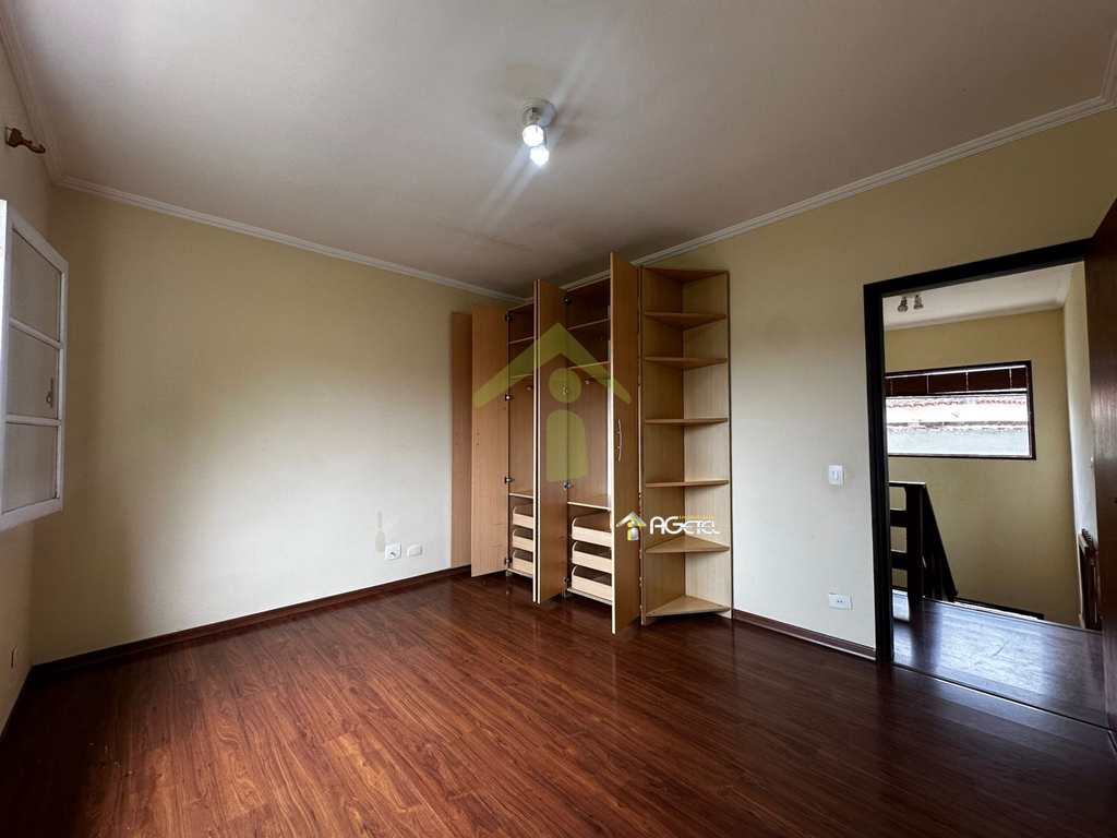 Sobrado de Condomínio em Itapecerica da Serra, no bairro Parque Delfim Verde