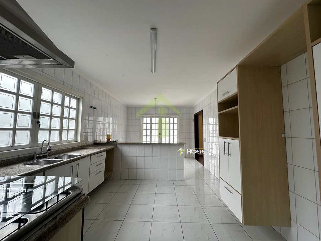 Sobrado de Condomínio em Itapecerica da Serra, no bairro Parque Delfim Verde