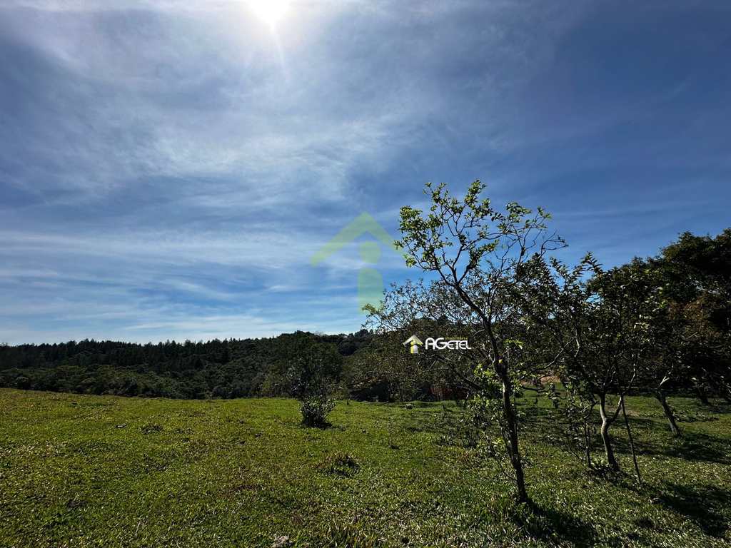 Fazenda em Embu-Guaçu, no bairro Jardim dos Eucaliptos