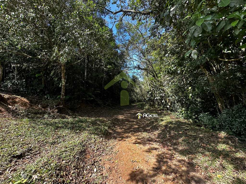 Fazenda em Embu-Guaçu, no bairro Jardim dos Eucaliptos