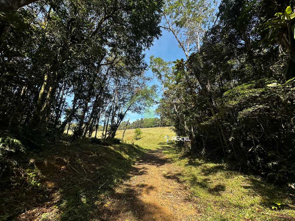 Fazenda em Embu-Guaçu, no bairro Jardim dos Eucaliptos