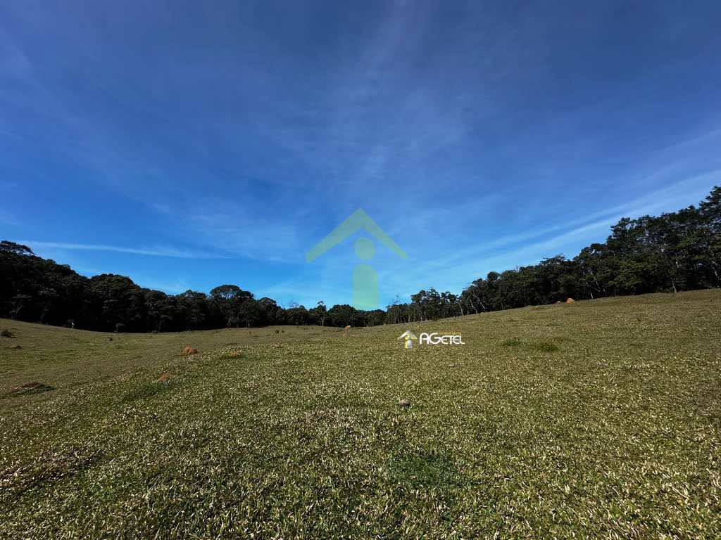 Fazenda em Embu-Guaçu, no bairro Jardim dos Eucaliptos