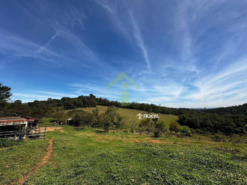 Fazenda em Embu-Guaçu, no bairro Jardim dos Eucaliptos