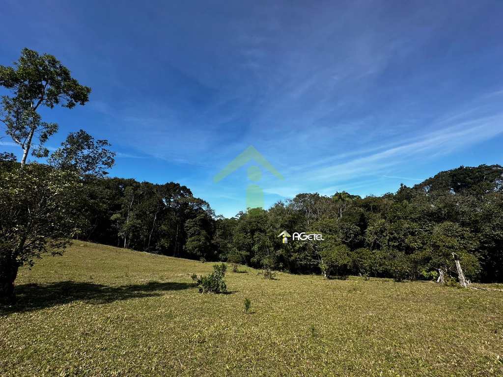 Fazenda em Embu-Guaçu, no bairro Jardim dos Eucaliptos