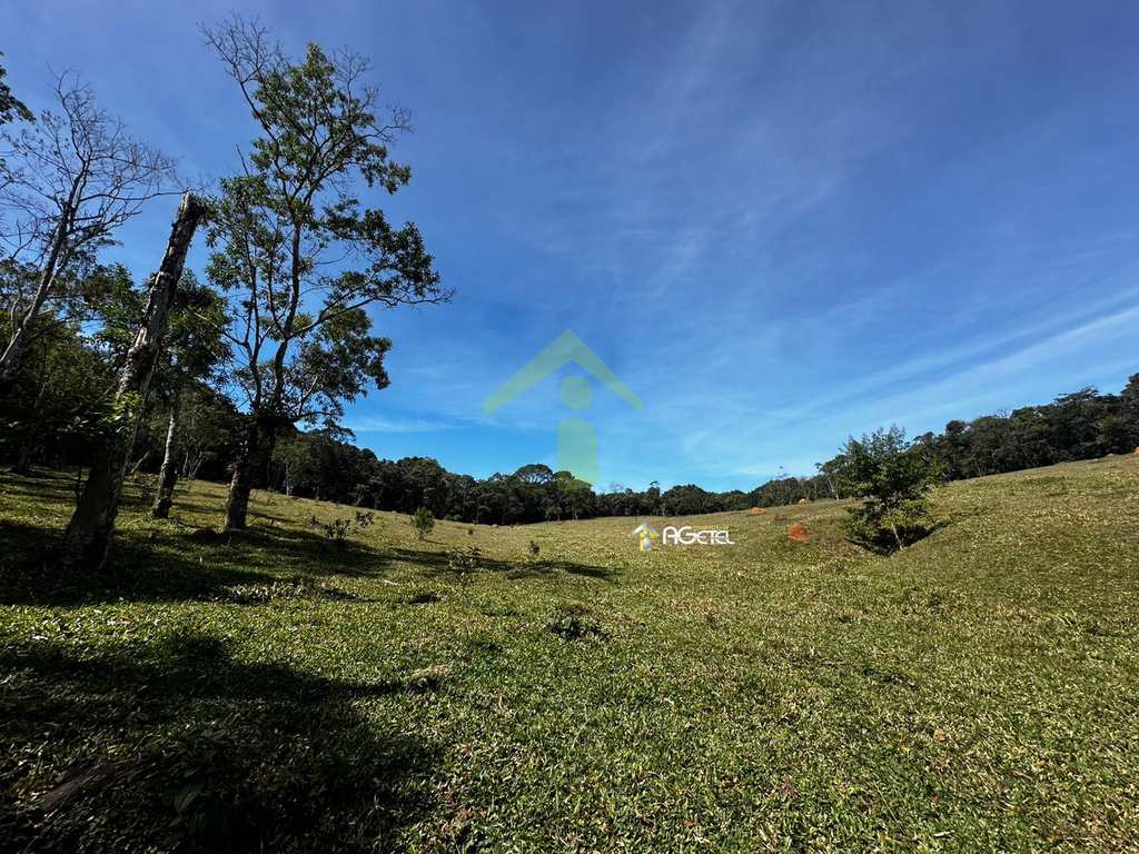 Fazenda em Embu-Guaçu, no bairro Jardim dos Eucaliptos