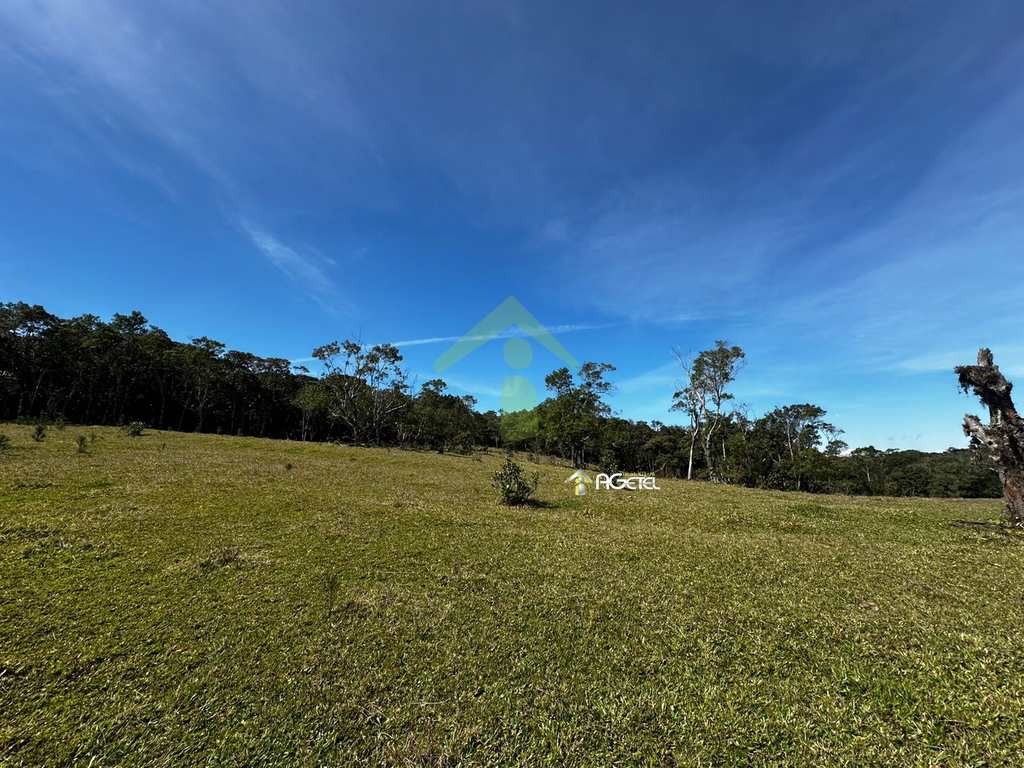 Fazenda em Embu-Guaçu, no bairro Jardim dos Eucaliptos