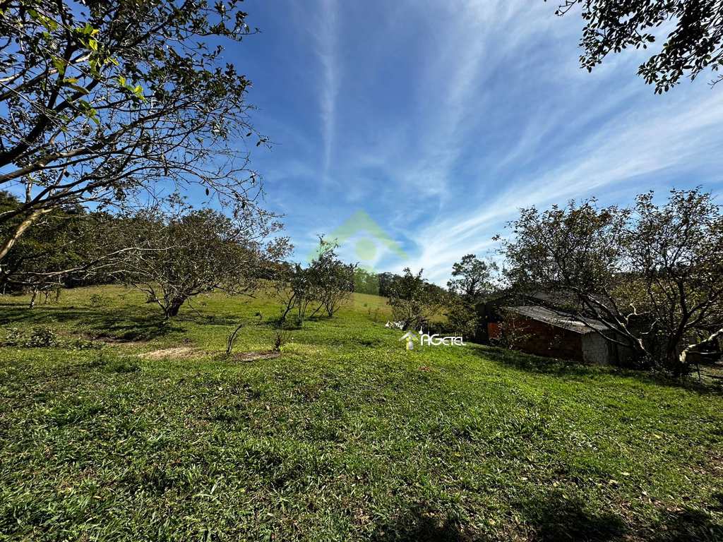 Fazenda em Embu-Guaçu, no bairro Jardim dos Eucaliptos