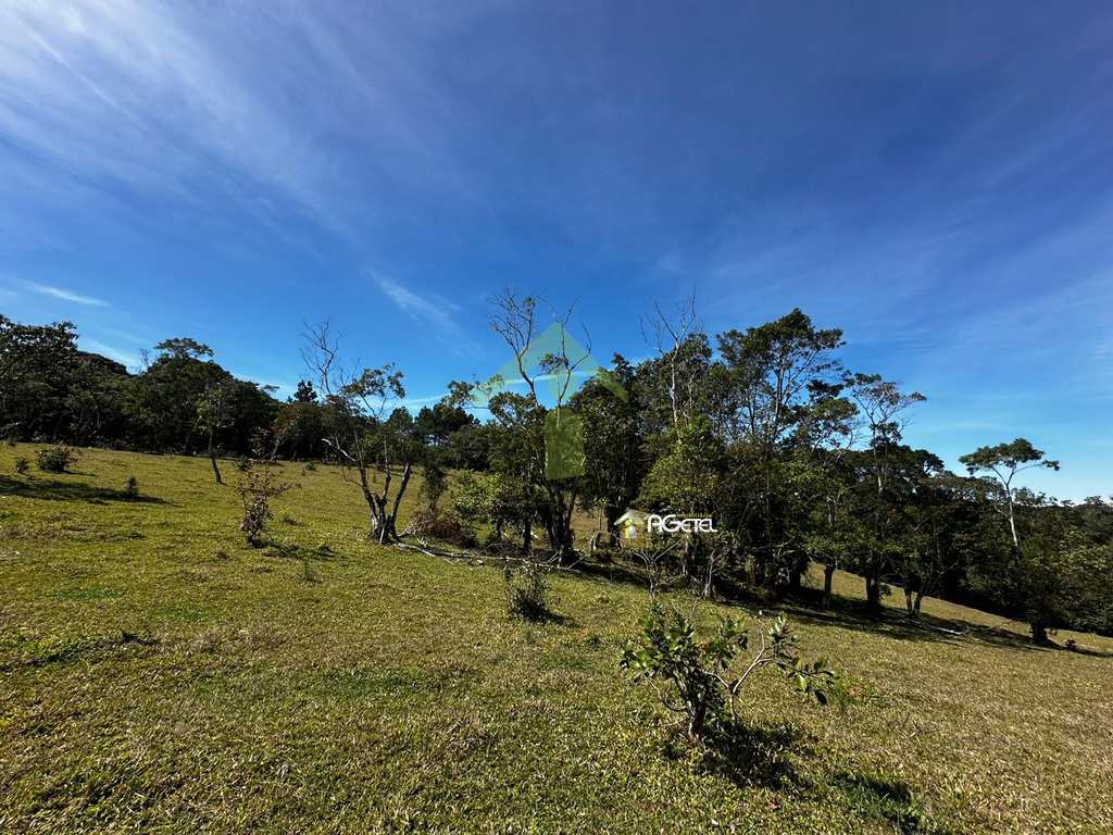 Fazenda em Embu-Guaçu, no bairro Jardim dos Eucaliptos