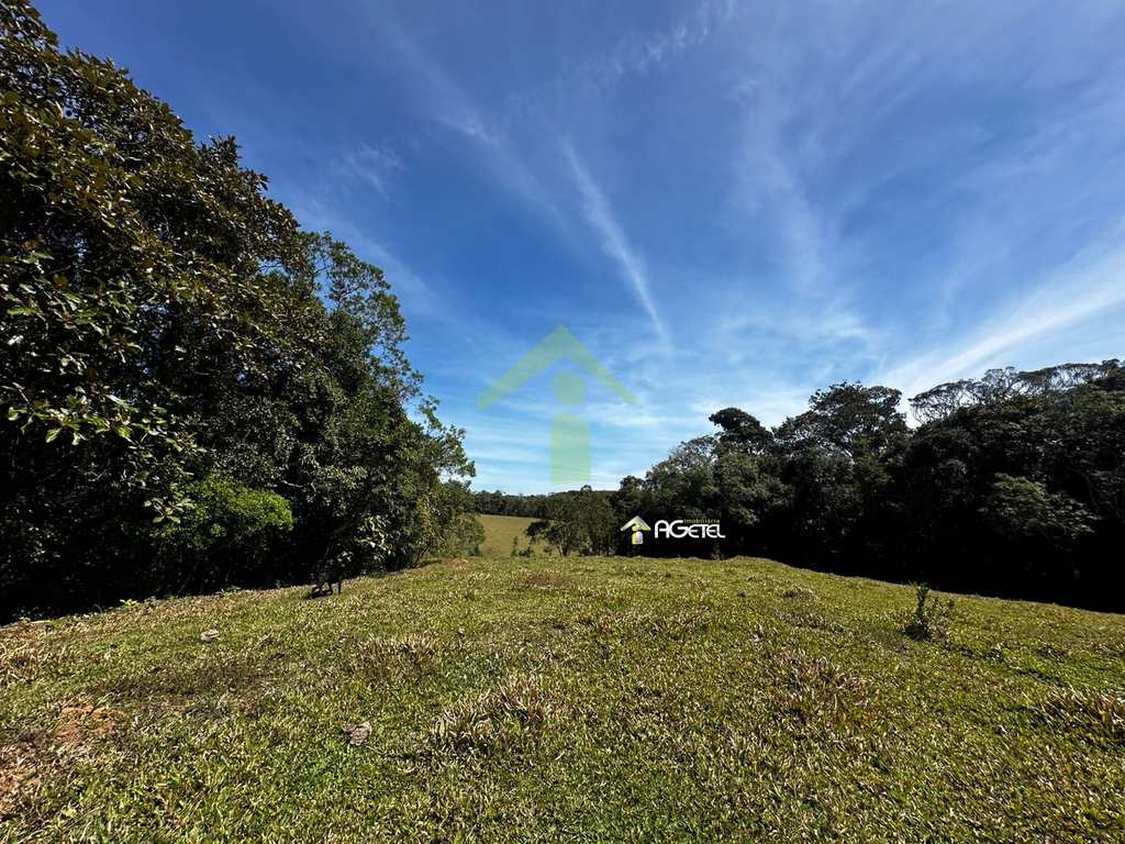 Fazenda em Embu-Guaçu, no bairro Jardim dos Eucaliptos