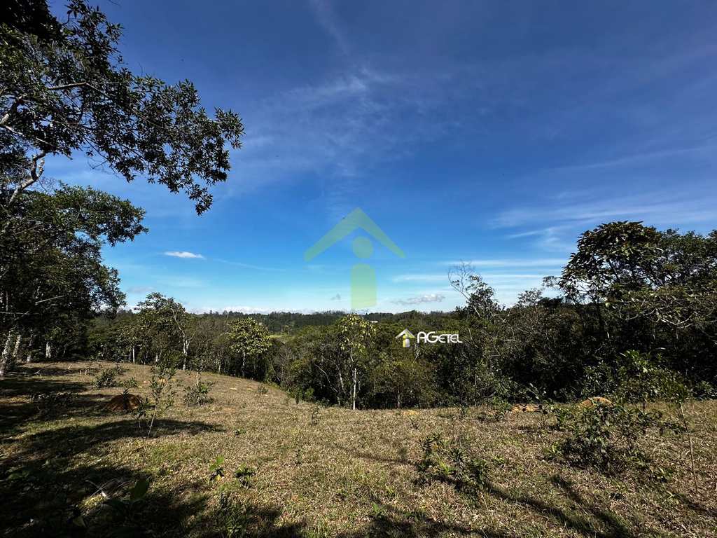 Fazenda em Embu-Guaçu, no bairro Jardim dos Eucaliptos