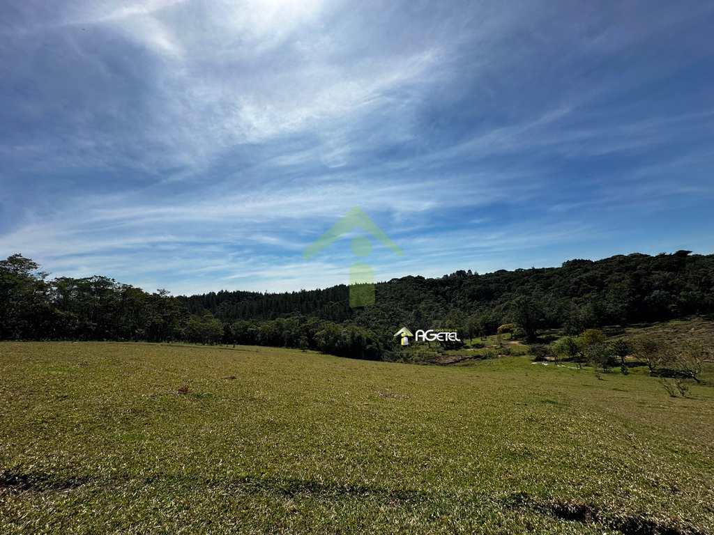 Fazenda em Embu-Guaçu, no bairro Jardim dos Eucaliptos