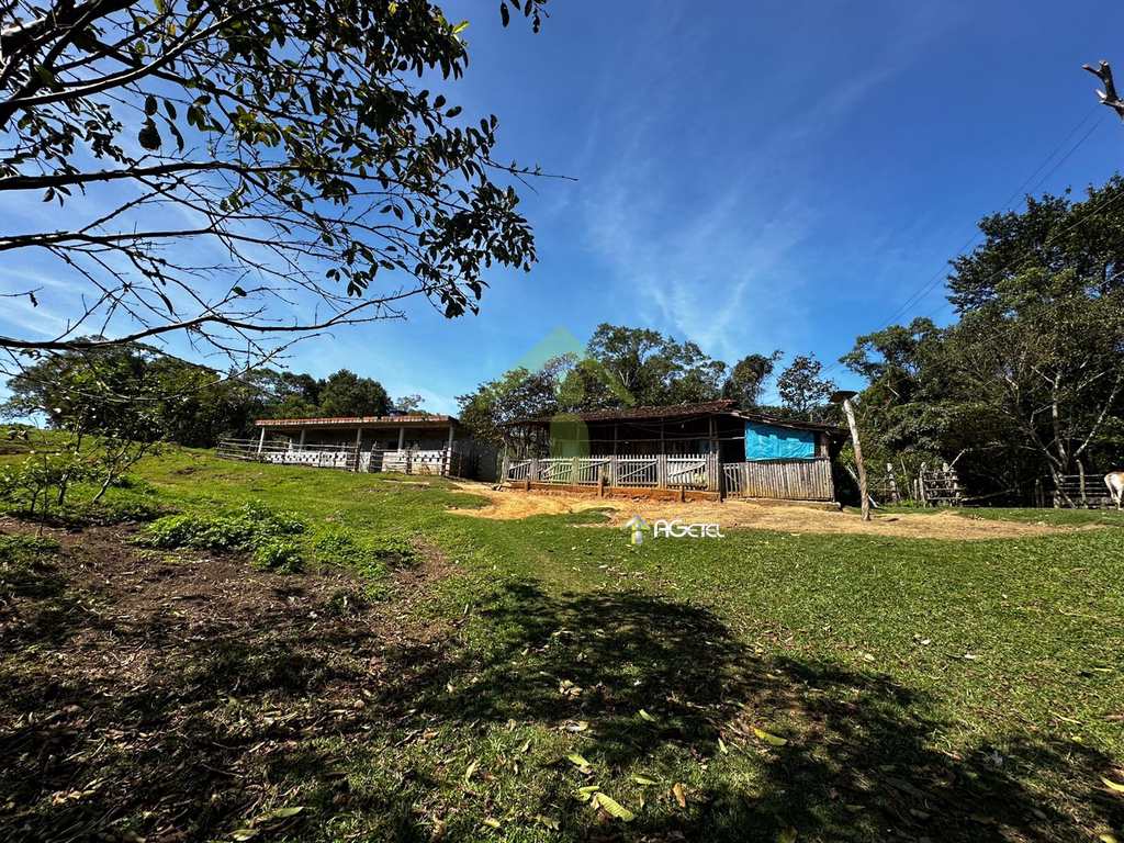 Fazenda em Embu-Guaçu, no bairro Jardim dos Eucaliptos