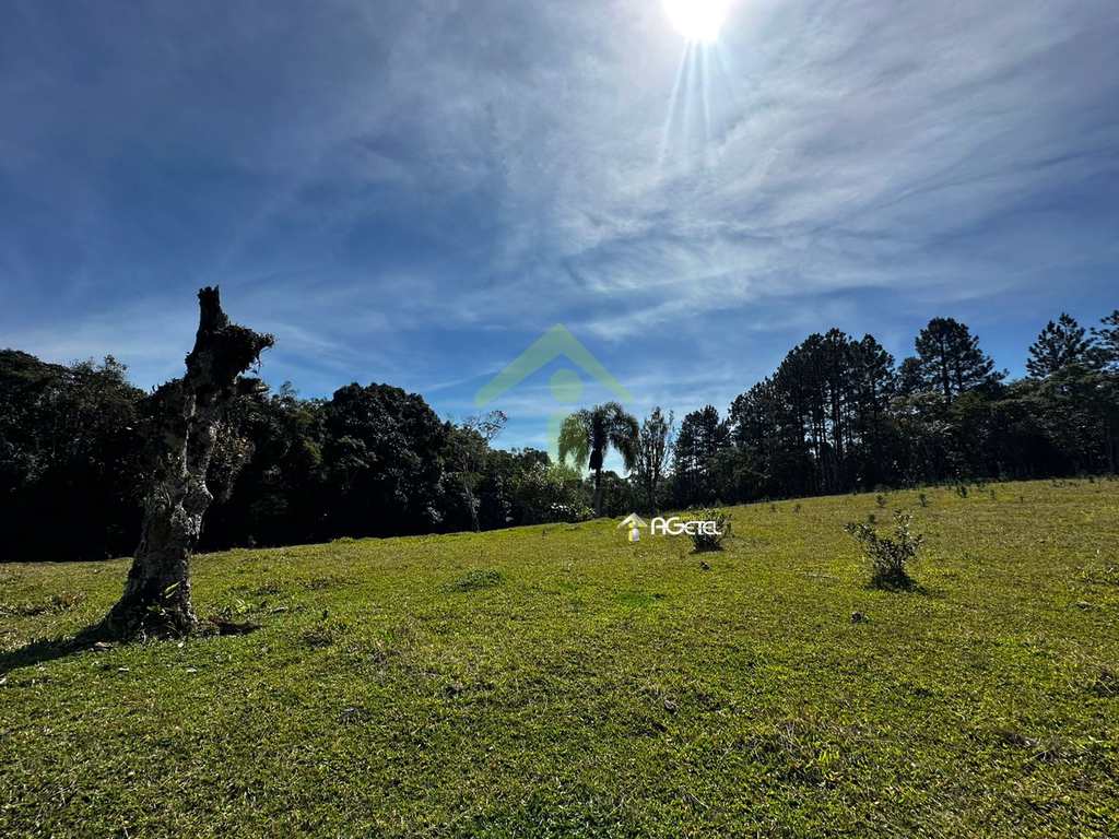 Fazenda em Embu-Guaçu, no bairro Jardim dos Eucaliptos