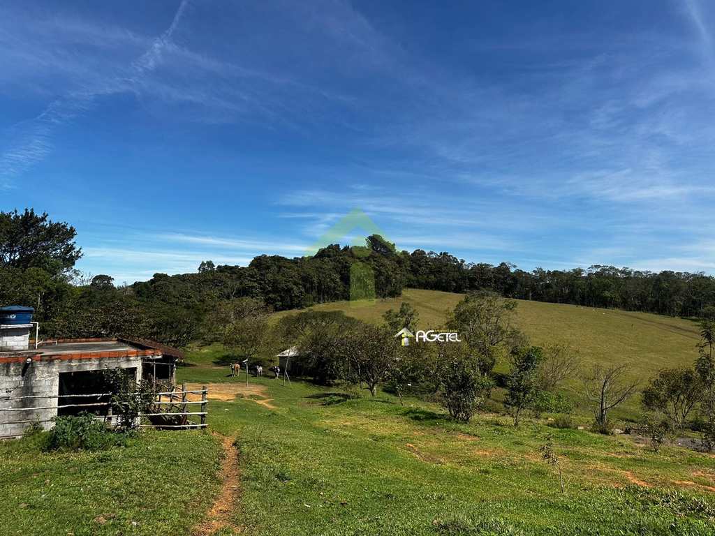 Fazenda em Embu-Guaçu, no bairro Jardim dos Eucaliptos