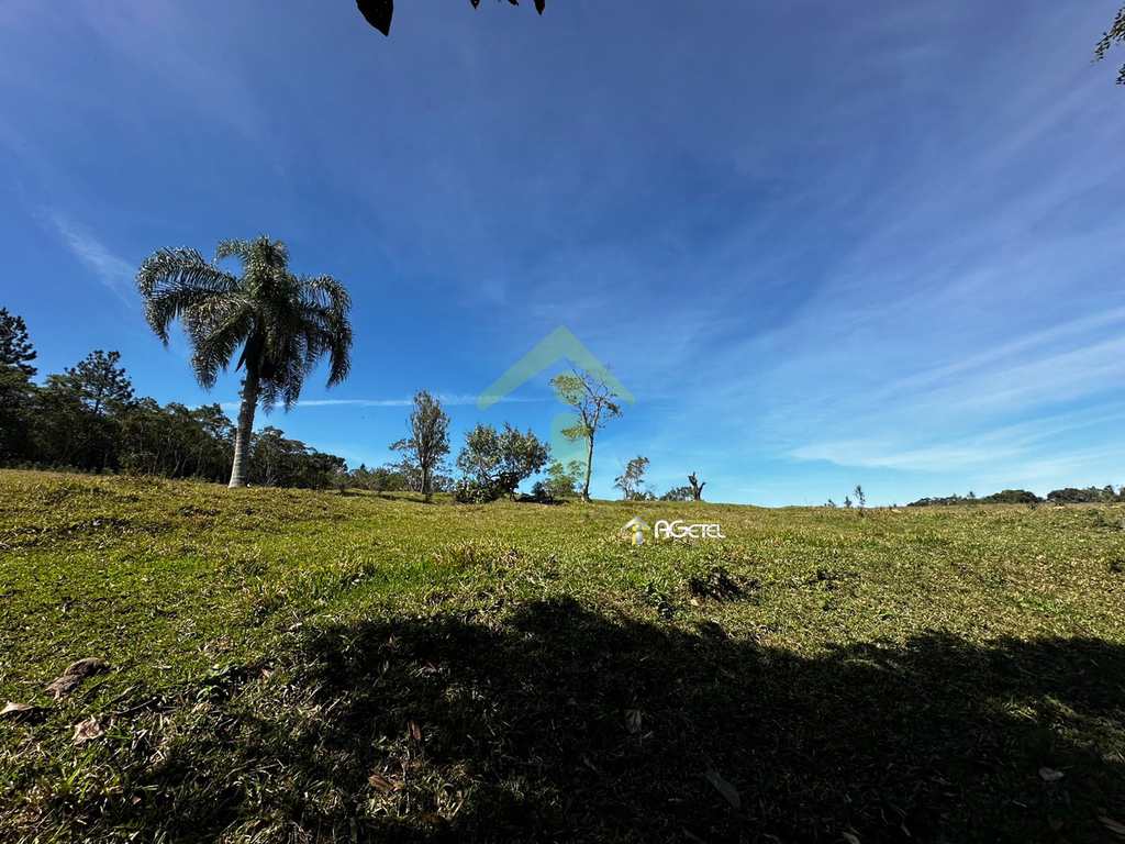 Fazenda em Embu-Guaçu, no bairro Jardim dos Eucaliptos