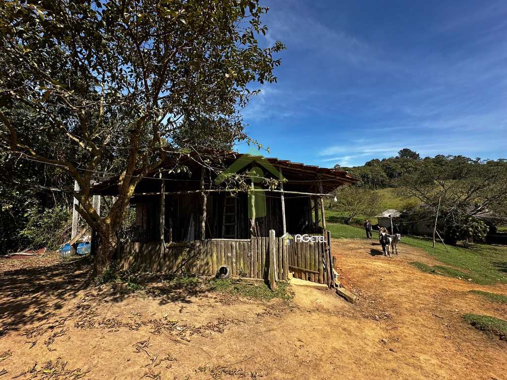 Fazenda em Embu-Guaçu, no bairro Jardim dos Eucaliptos